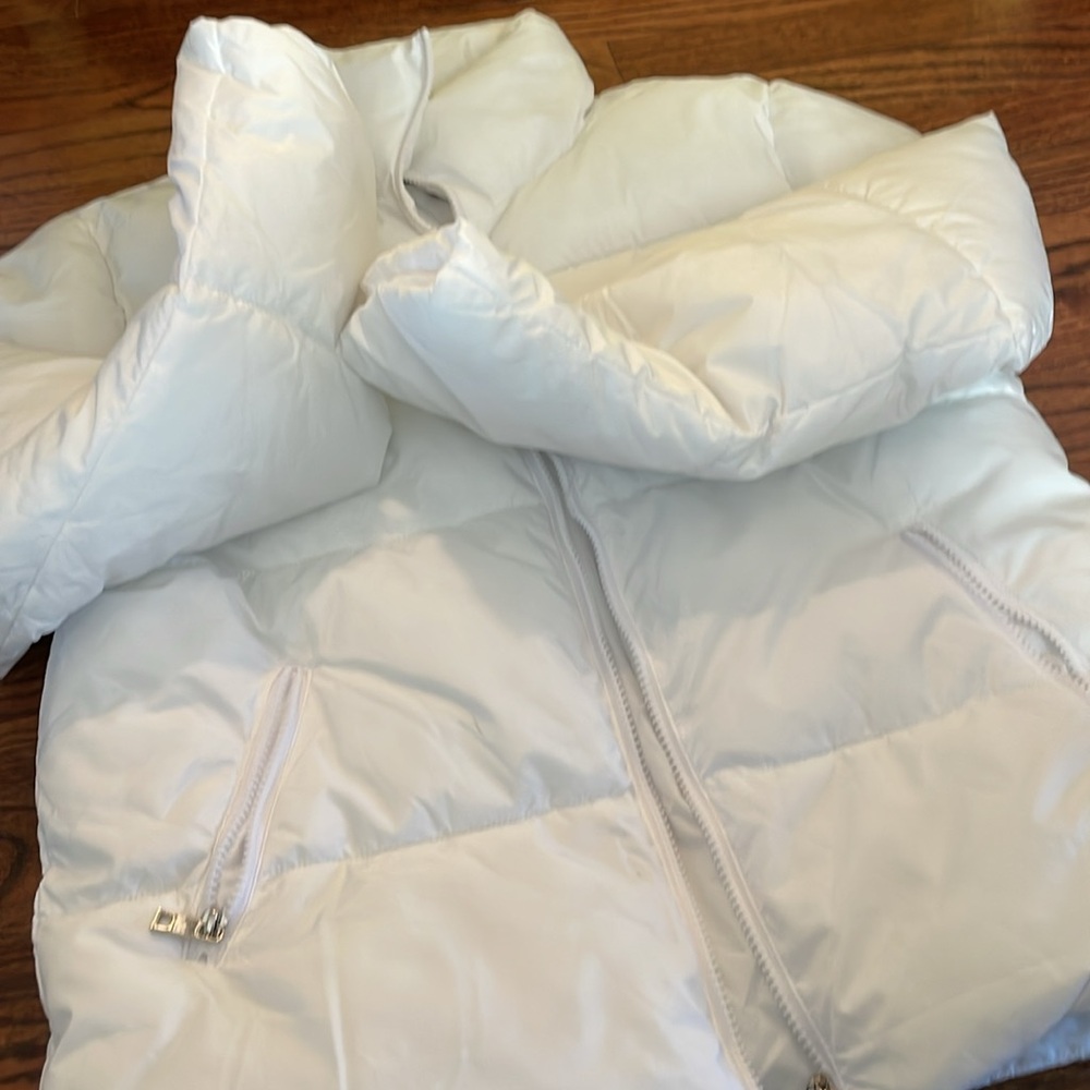 Never worn White Puffer Jacket - Picture 2 of 6